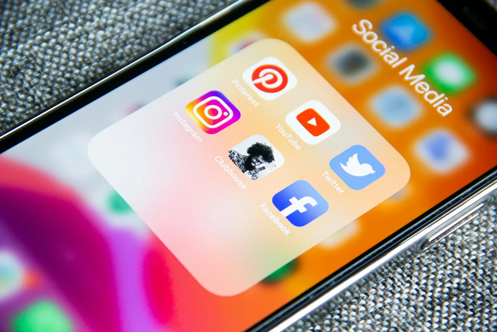 Brand Deals 101: How to Track Pitches, Rates and Payments as a UGC Creator